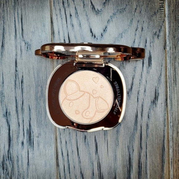 Too Faced Glowver Puppy Highlighter Palette, Limited Edition - Picture 7 of 9